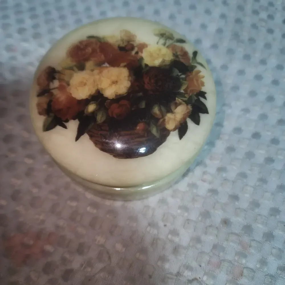 VINTAGE EUC HAND CARVED ALABASTER TRINKET ROUND FLORAL TRINKET BOX
